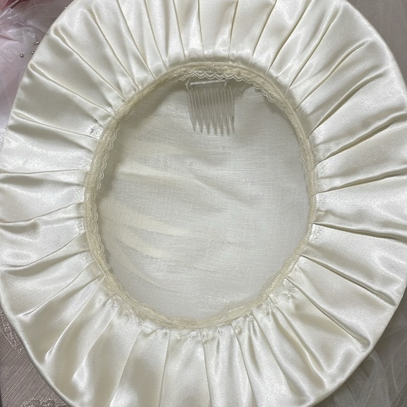 Vintage Wedding Hat And Veil With Beads. Very Beautiful And Classic. - Picture 8 of 9